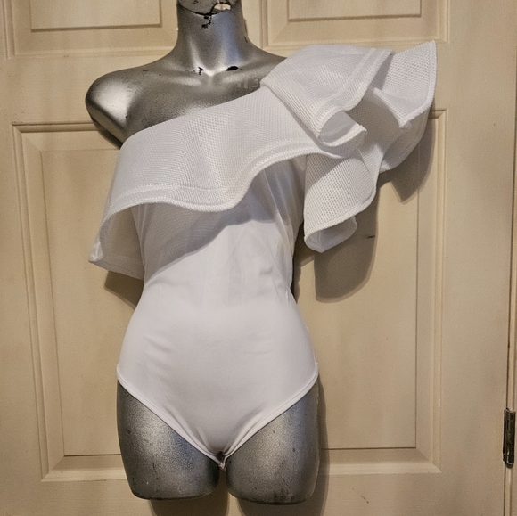 Ritzy Ruffle Bodysuit - Picture 7 of 8